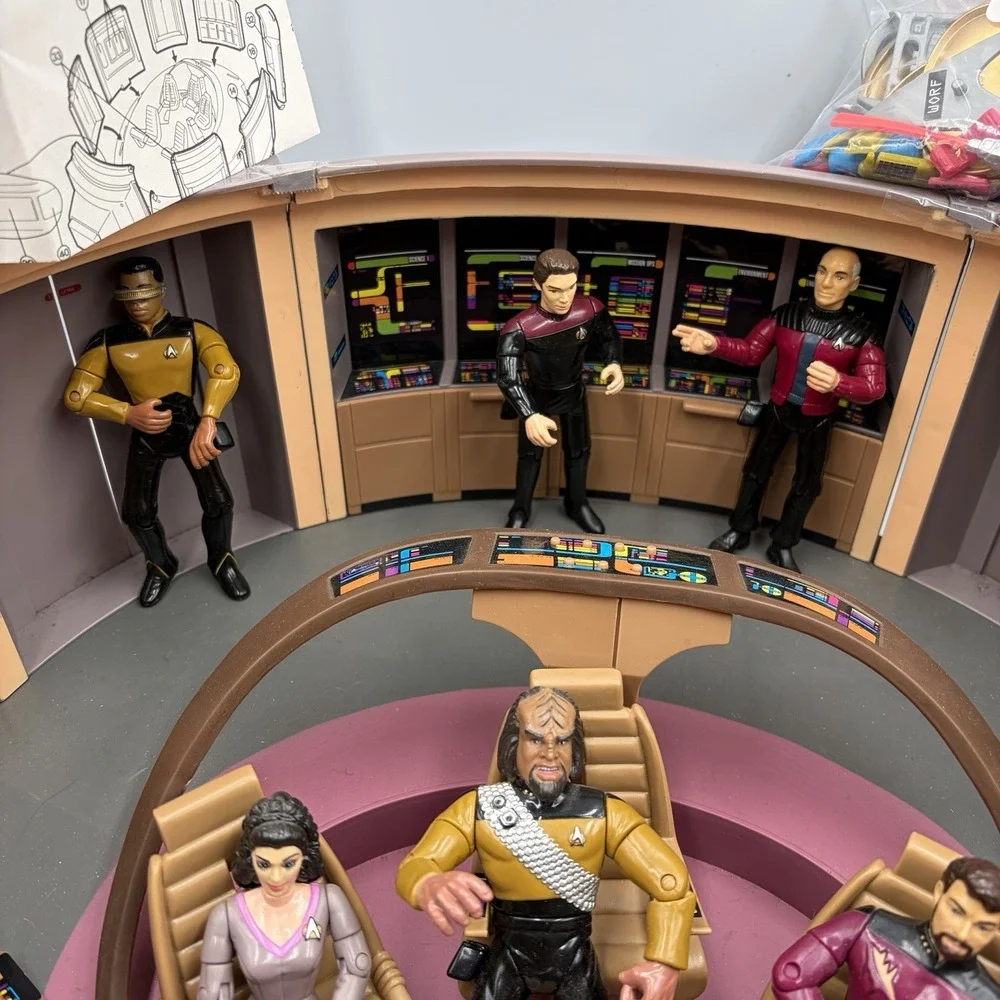 Playmates Star Trek The Next Generation Enterprise Bridge Playset W/ 7 Figures